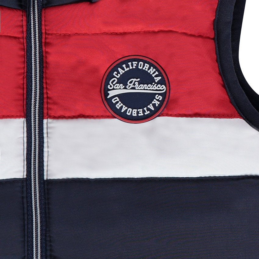 Doudoune sans manches matelassée avec capuche amovible et badge patché 