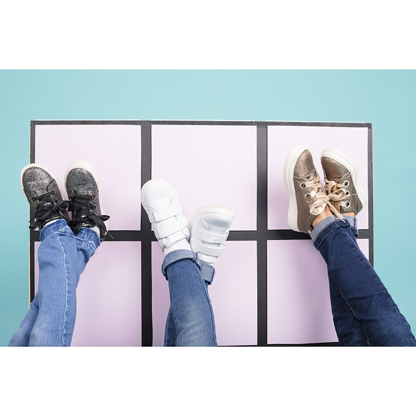 Baskets basses à paillettes et lacets satinés 