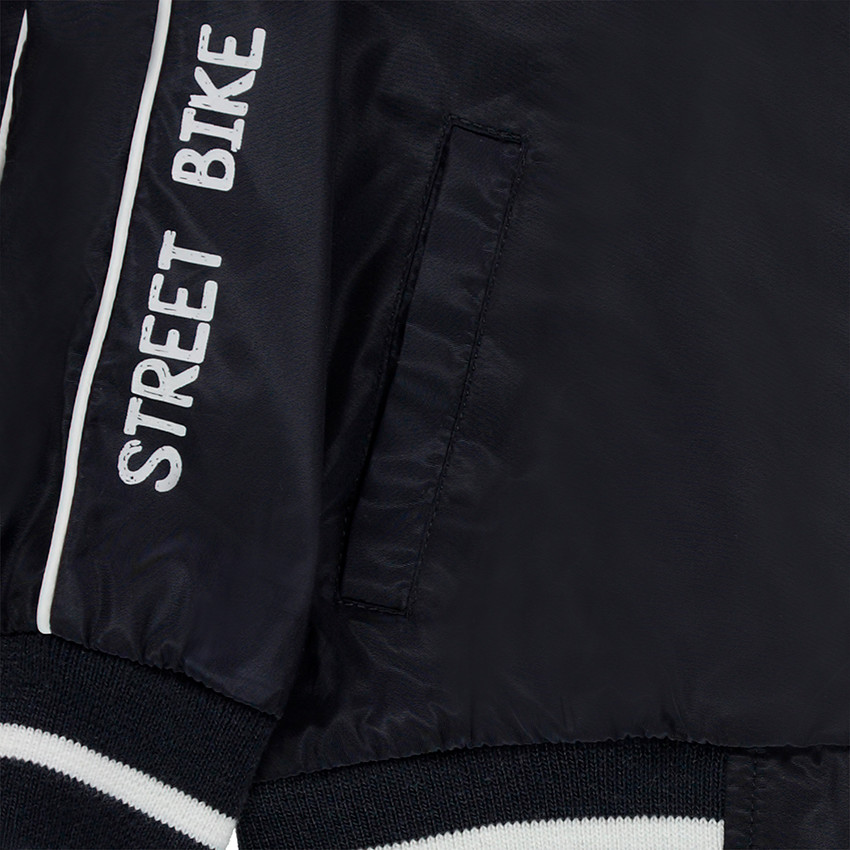 Coupe-vent à capuche avec insciption printée 