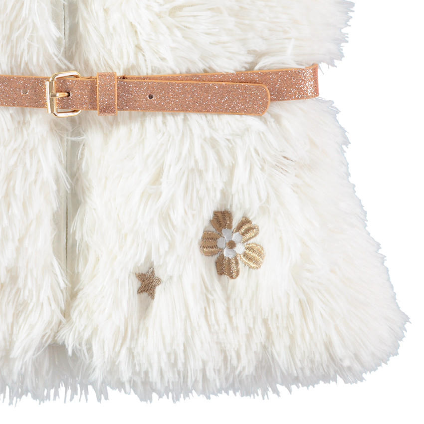 Gilet en fausse fourrure avec ceinture pailletée et fleur brodée 