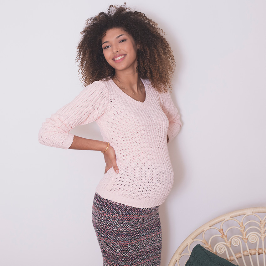 Pull de grossesse en tricot rose pâle 