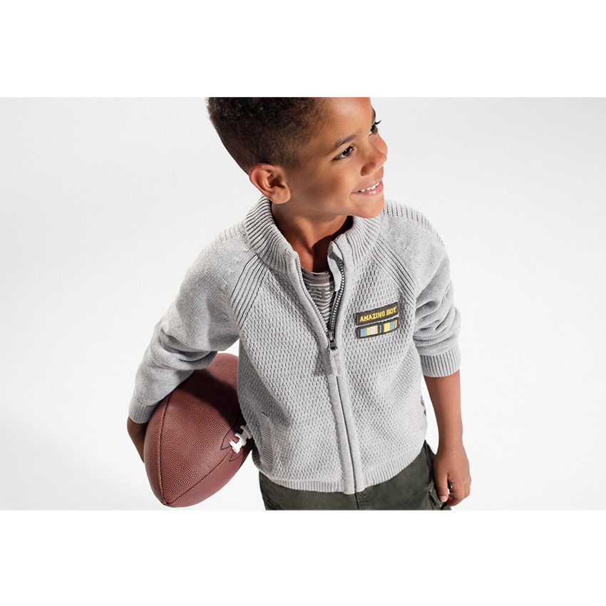 Gilet en tricot zippé avec badge patché sur la poitrine 