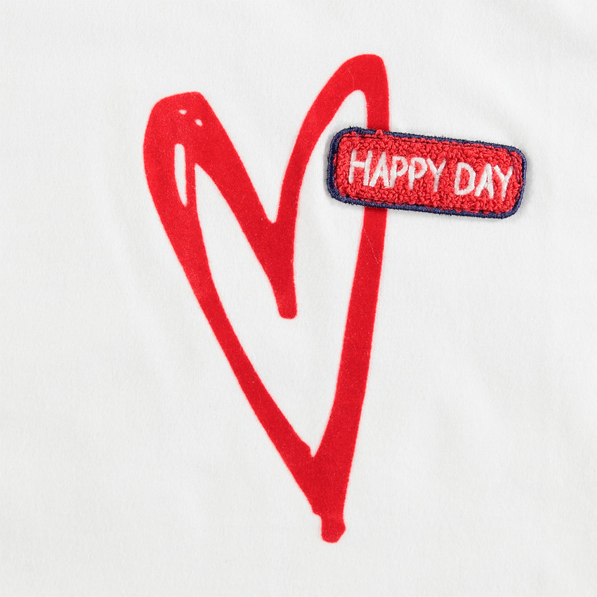Tee-shirt manches courtes en jersey avec coeur printé et badge en bouclette 